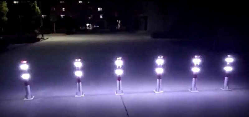 同步交通警示柱